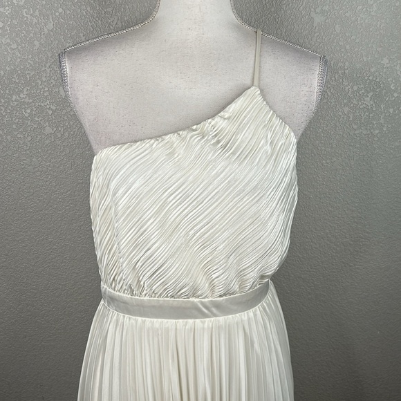 Lulu's Alluring Marvel Ivory Pleated Satin One Shoulder Midi Dress Size Medium - Picture 6 of 13